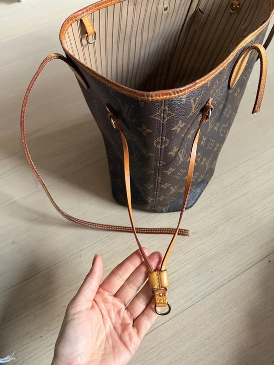 Louis Vuitton Monogram Canvas Tote in Brown with Tan Trim - Picture 5 of 7
